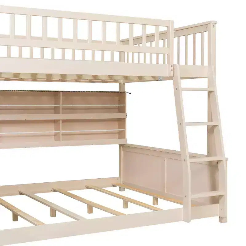 Lit superposé simple XL au-dessus de grand avec étagères éclairées intégrées et panneau perforé